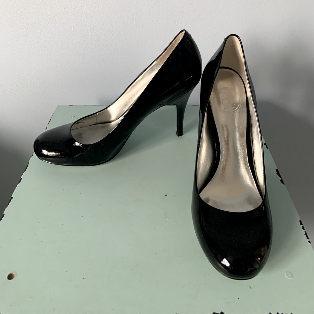Jessica Simpson Black Patent Pumps, sz. 8.5